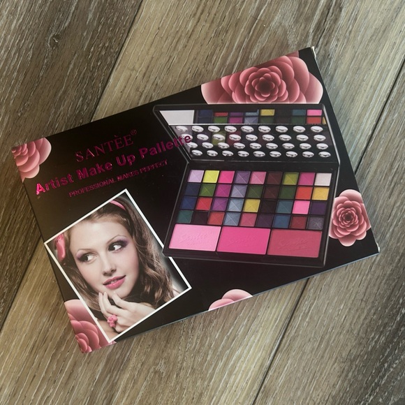 NEW Santee Make Up Pallete - Picture 1 of 4